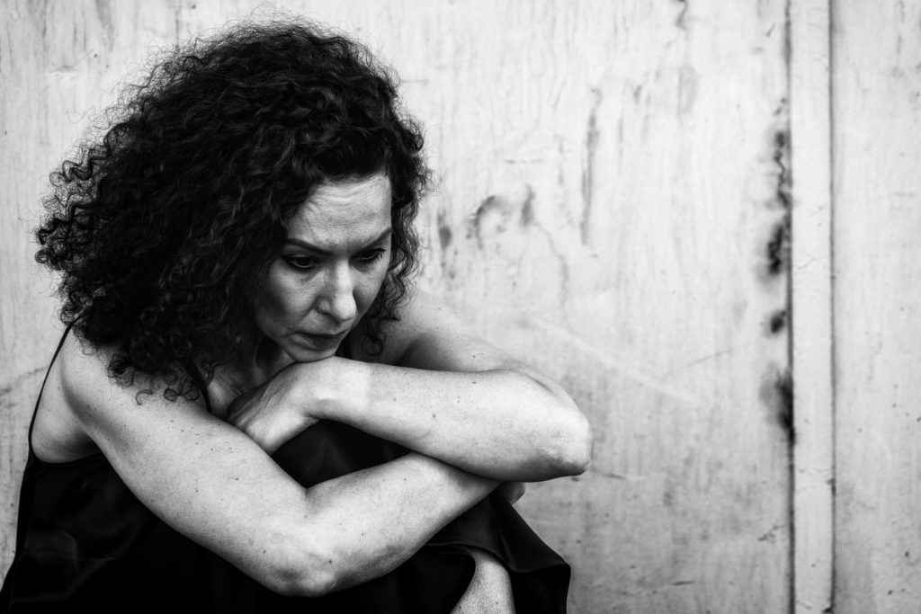 «18/9»: Ένας συγκλονιστικός μονόλογος για τη δίκη της Χρυσής Αυγής με τη Δώρα Χρυσικού