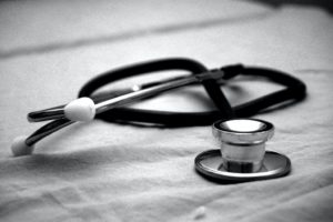Αεροδιακομιδή γιατρού από Αθήνα στη Λέσβο για να σώσει ζωές