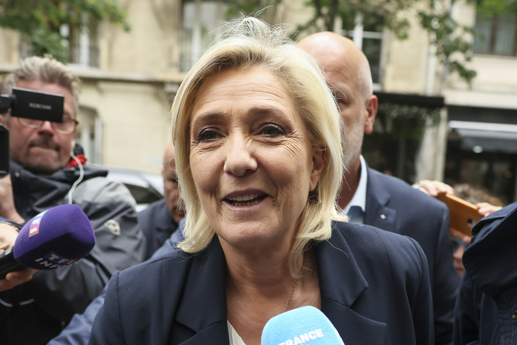 Le Figaro: «Η απόλυτη πλειοψηφία μοιάζει να απομακρύνεται για το κόμμα της Λεπέν»