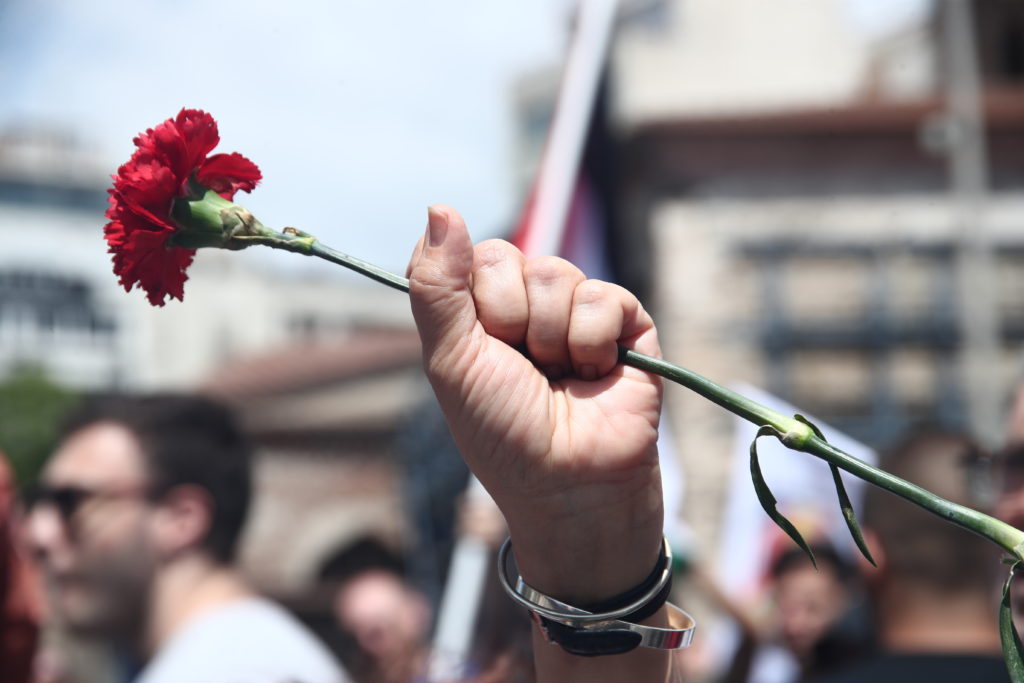 Guardian: «Ανορθόδοξο βήμα» η 6ημερη εργασία – Για «εργασιακή ζούγκλα» μιλά ο ΣΥΡΙΖΑ
