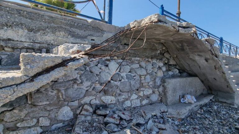 Κως: Τραυματίστηκε τουρίστρια σε ετοιμόρροπη σκάλα