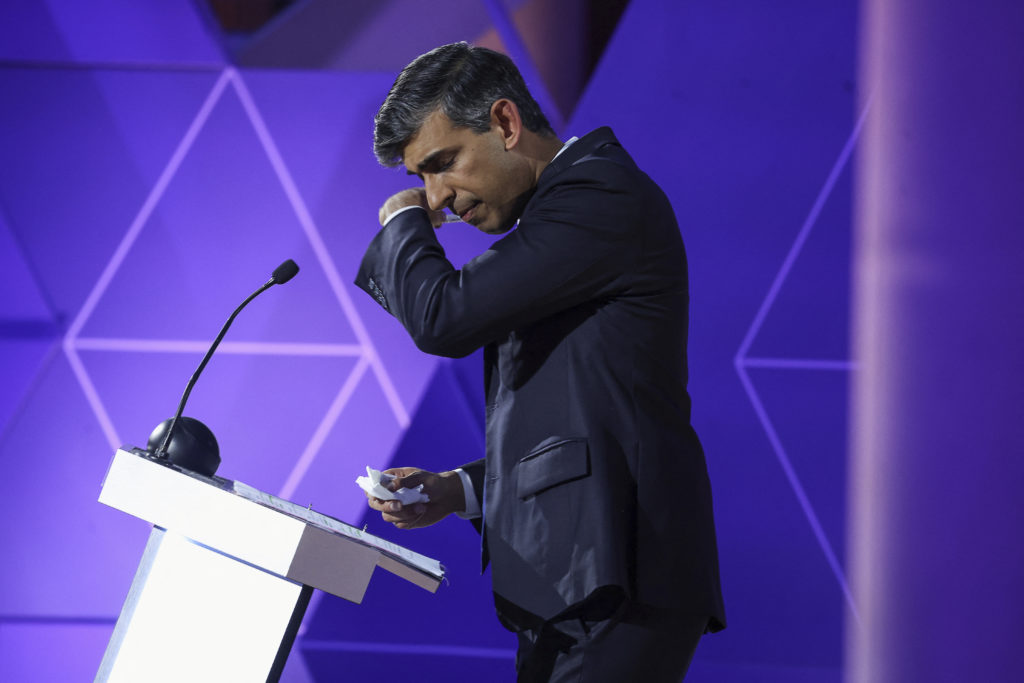 Ρίσι Σούνακ: Παραιτείται από την ηγεσία των Συντηρητικών – «Αναλαμβάνω την ευθύνη για την ήττα»
