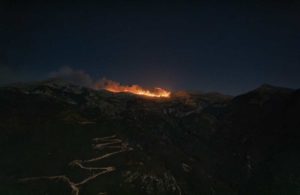 Σέρρες: Συνεχίζει να καίει η φωτιά στο Κεφαλοχώρι &#8211; Προσπάθεια για να οριοθετηθεί