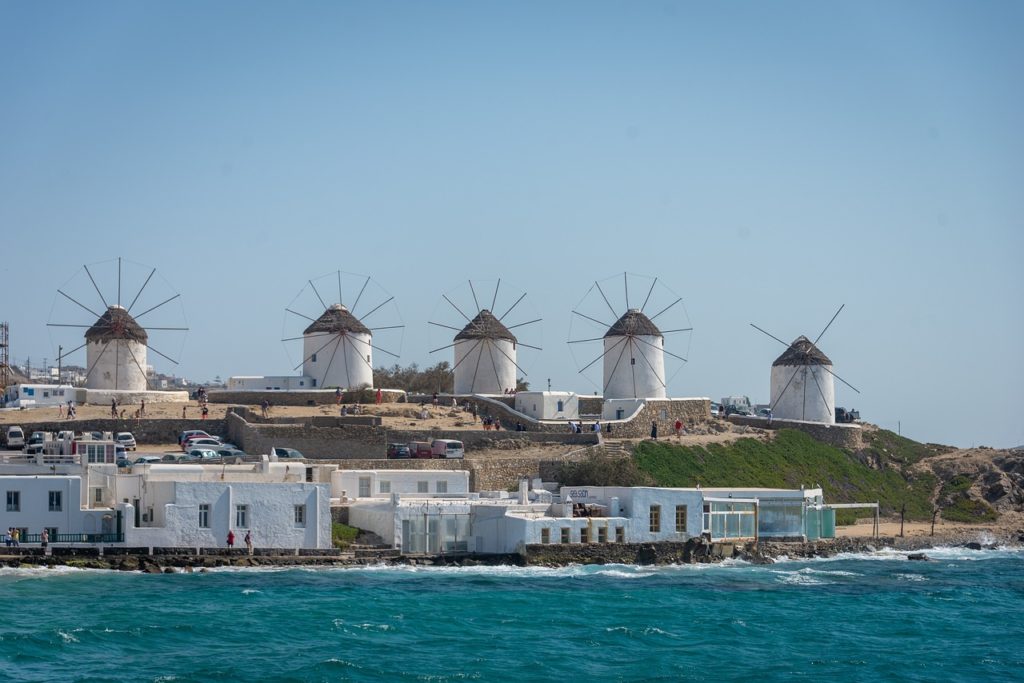 FAZ: Η Αθήνα αδυνατεί να σταματήσει τη μαφία της Μυκόνου – «Υπό αμφισβήτηση οι υποσχέσεις Μητσοτάκη»