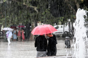 Καιρός: Κυριακή με καταιγίδες και αφρικανική σκόνη &#8211; Ποιες περιοχές αφορούν τα φαινόμενα