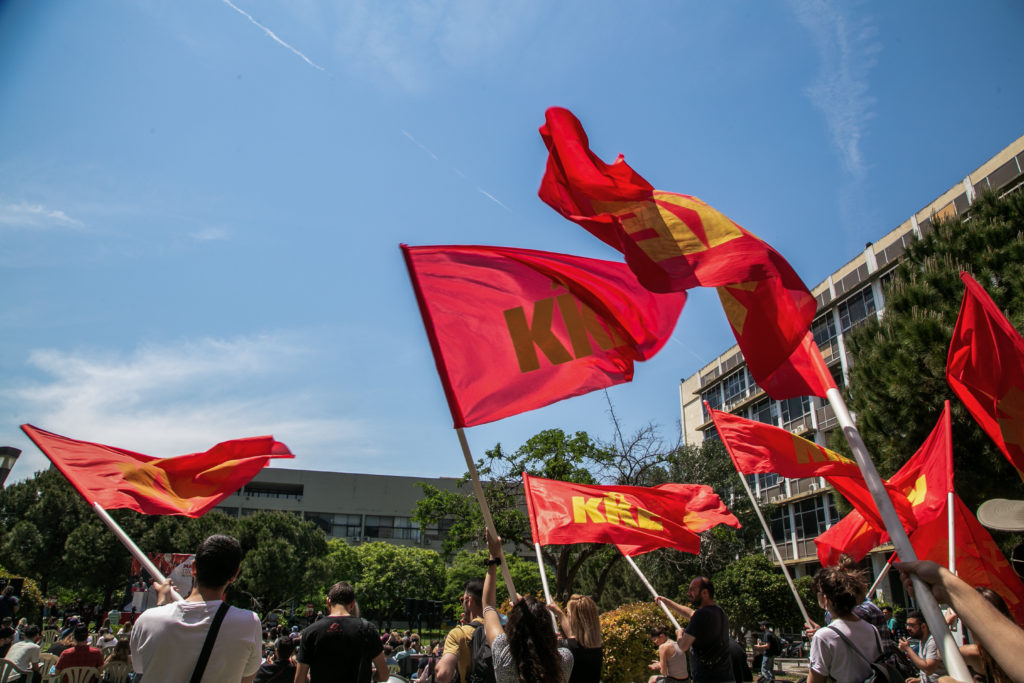 ΚΚΕ: 15 χρόνια μετά, όλοι οι βασικοί μνημονιακοί νόμοι παραμένουν σε ισχύ