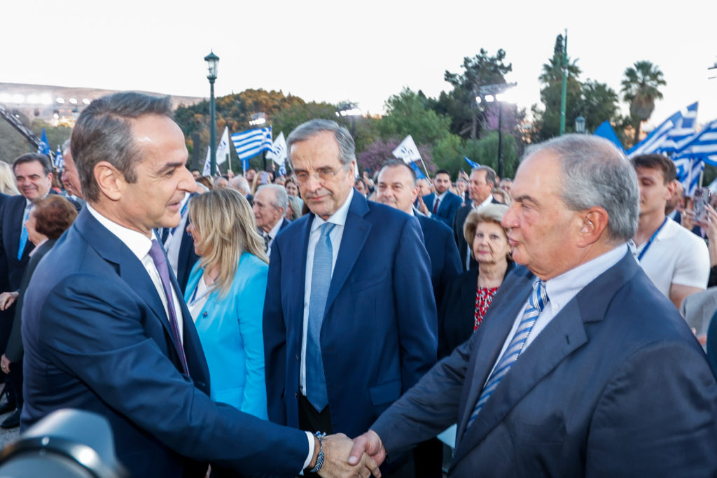 Κινητικότητα για το «Street Party» στη Ρηγίλλης: Το αδιέξοδο Μητσοτάκη και η επικοινωνία με Σαμαρά – Καραμανλή