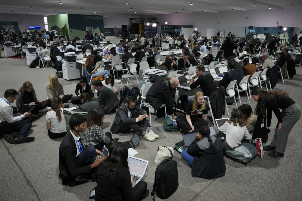 COP29 για το κλίμα: Στα πρόθυρα κατάρρευσης η Συμφωνία – Αποχώρησαν οργισμένα δεκάδες κράτη από τη διάσκεψη (Video)