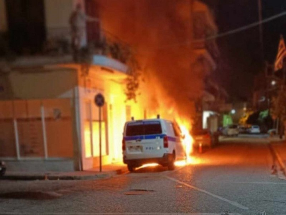 Μεσολόγγι: Σύλληψη 17χρονου για εμπρησμό περιπολικού έξω από αστυνομικό τμήμα