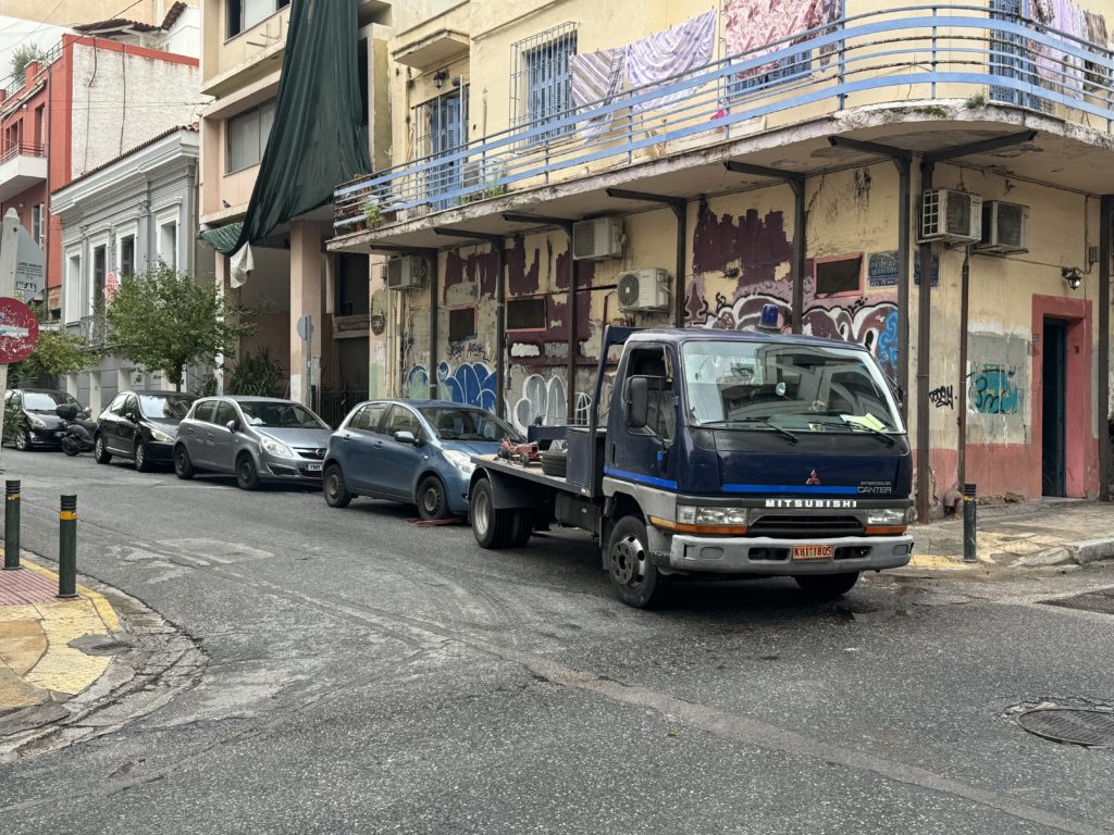Καλό το Κολωνάκι κύριε δήμαρχε αλλά με τα κολωνάκια τι γίνεται;