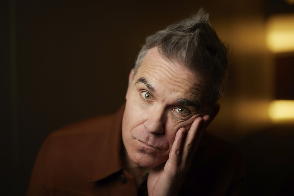 Robbie Williams: Επιστρέφει στα θρανία, θέλει να περάσει στο πανεπιστήμιο – «Ένιωθα πραγματικά ηλίθιος»