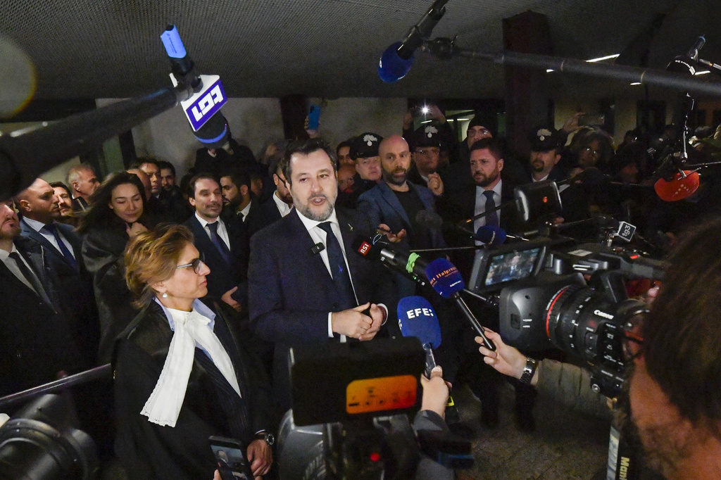 Ιταλία: Δικαστήριο αθώωσε τον Σαλβίνι για το μπλόκο σε πλοίο με μετανάστες