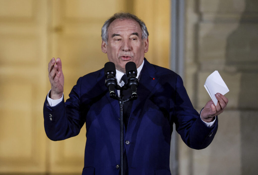 Le Figaro: «Εκεί θα βασιστεί ο Μπαϊρού για να αντέξει…»