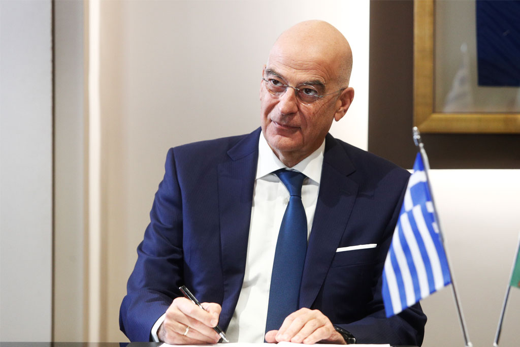 Σφοδρές αντιδράσεις στρατιωτικών κατά Δένδια για την αποστρατεία 581 αξιωματικών