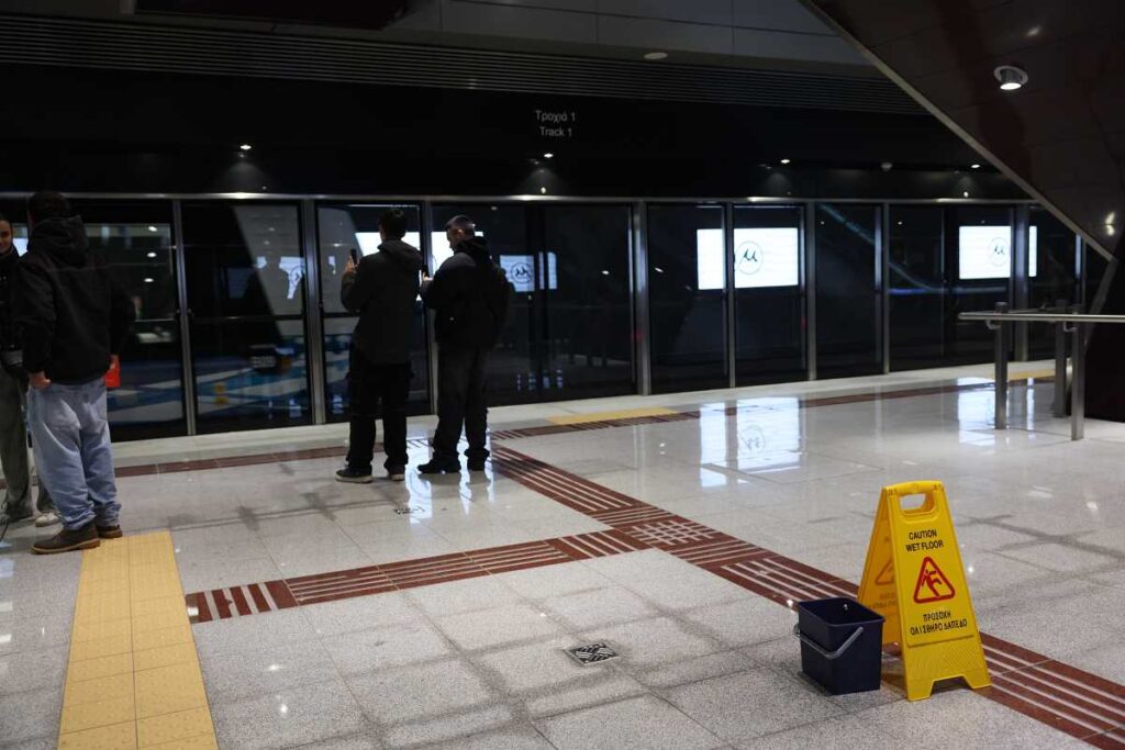 Καραμέρος: Μετά τη φιέστα με… κουβάδες, η Bora έφερε απόλυτη διάλυση στη γραμμή Αθήνας-Θεσσαλονίκης