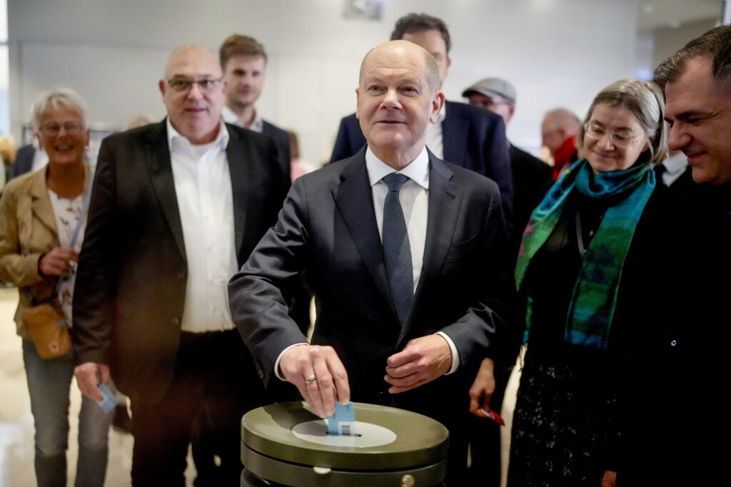 Tagesspiegel: «Εξελίξεις στη Γερμανία – Η Μπούντεσταγκ ανοίγει τον δρόμο για νέες εκλογές»