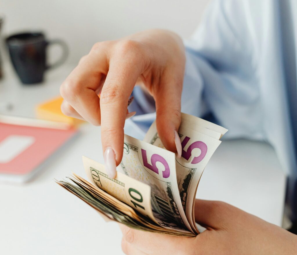 Συντάξεις Απριλίου 2025: Νωρίτερα οι πληρωμές – Οι ημερομηνίες ανά ταμείο