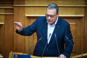 ΣΥΡΙΖΑ: Τέλος οι ψηφοφόροι του 2ευρώ για εκλογή προέδρου- Πιο συγκεντρωτικό κομματικό μοντέλο για ενιαία δημόσια εικόνα