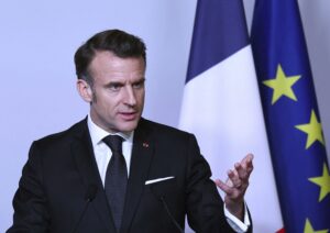 Μακρόν: Θα πρέπει και η Ρωσία να συμφωνήσει χωρίς όρους και προϋποθέσεις σε εκεχειρία 30 ημερών
