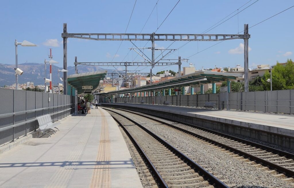Παρολίγον τραγωδία στον σιδηρόδρομο – Eκτροχιάστηκε βαγόνι συντήρησης κοντά στο Σιδηροδρομικό Κέντρο Αχαρνών (Video)