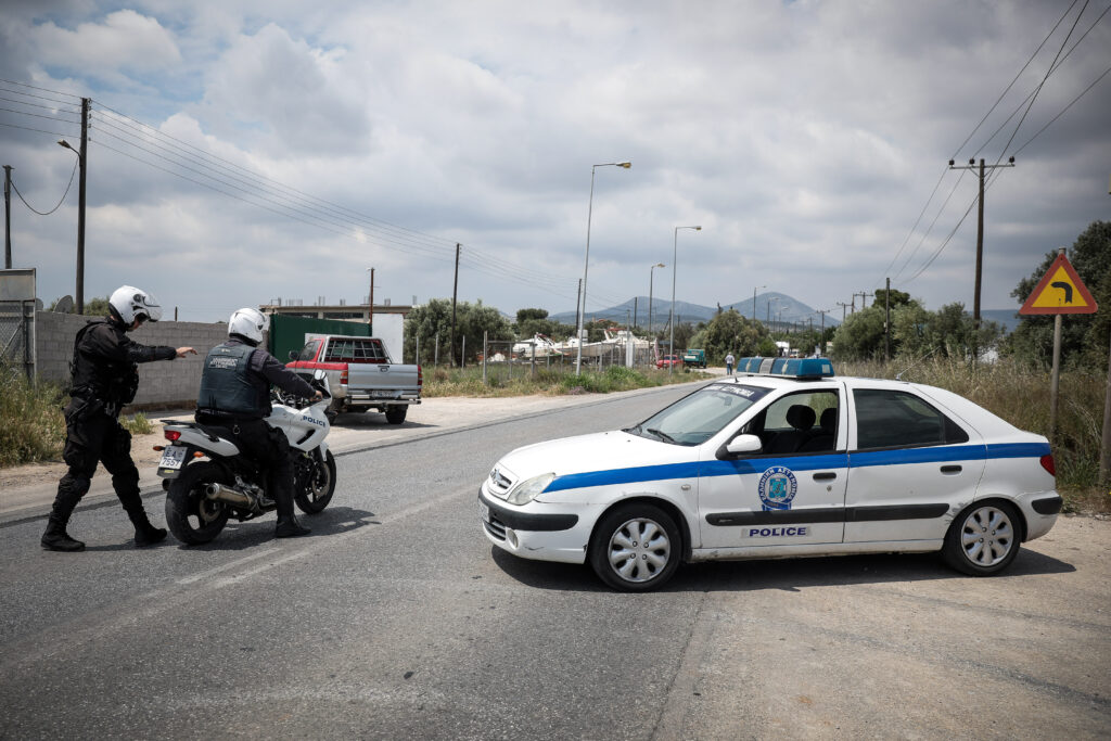 Κορωπί: «Δεν είπε τίποτα στα θύματά του» – Μαρτυρία οδηγού για την επίθεση 51χρονου με κατσαβίδι