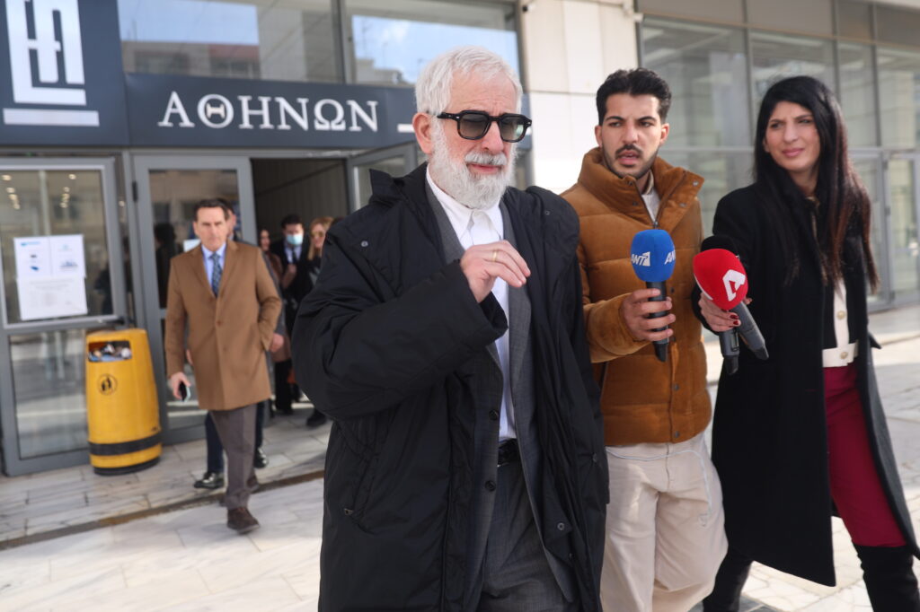 Δίκη Φιλιππίδη: Ανέβηκαν οι τόνοι με Μπιμπίλα – «Είσαι με τα καλά σου; – Να πάμε έξω να τα πούμε»