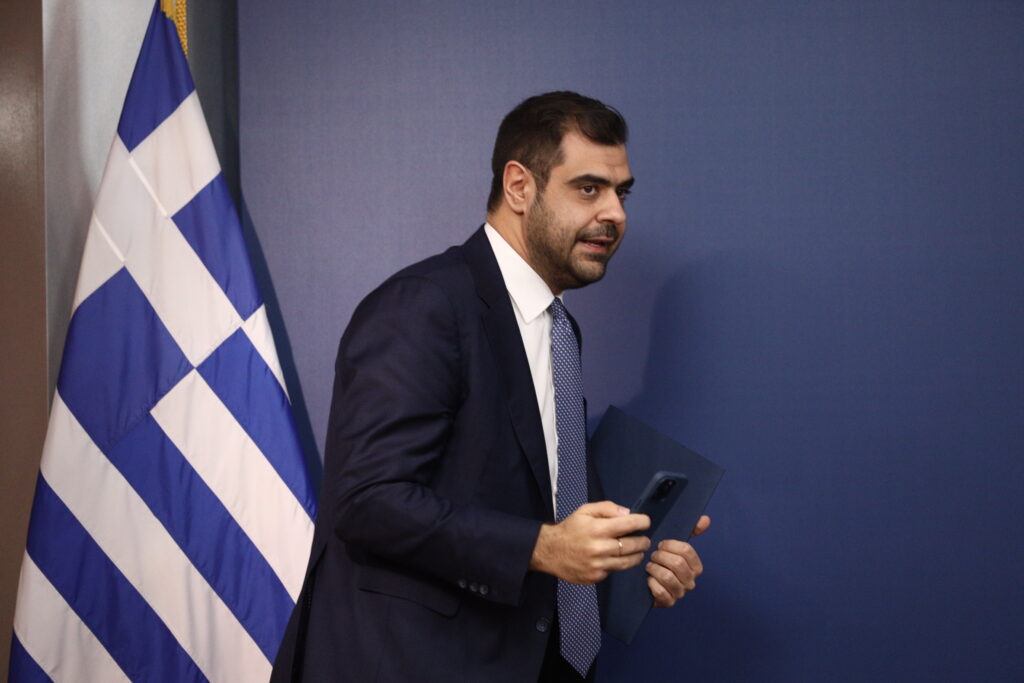 Μαρινάκης για Τέμπη: Εμμονή στο «ανθρώπινο λάθος» – «Υπήρχαν πρωτόκολλα ασφαλείας τα οποία δεν τηρήθηκαν»