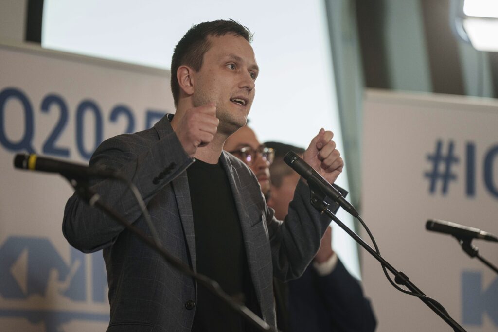 Γροιλανδία: Συμφωνία για κυβέρνηση ευρείας πλειοψηφίας – «Ως εδώ και μη παρέκει», λέει ο απερχόμενος πρωθυπουργός