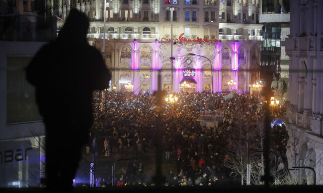 «Η διαφθορά σκοτώνει»: Χιλιάδες διαδηλωτές ζητούν δικαιοσύνη στα Σκόπια