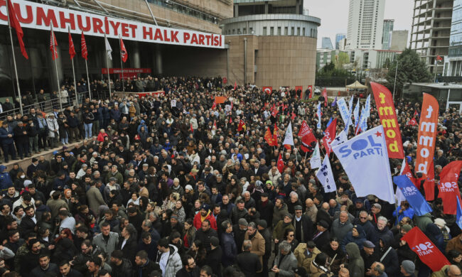 Πολιτική Καταιγίδα στην Τουρκία: Το CHP Συγκαλεί Έκτακτο Συνέδριο