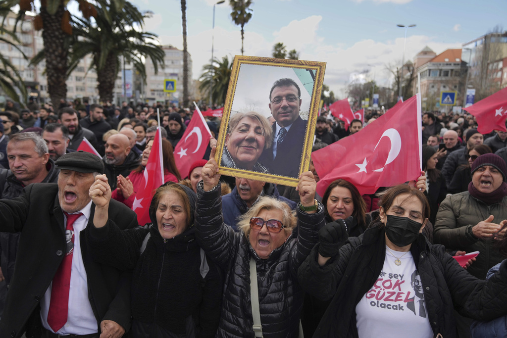 Ιμάμογλου προς τους διαδηλωτές: «Ποτέ μη χάνετε την ελπίδα, το έθνος θα κερδίσει» (Video)