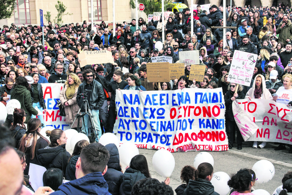 Ο ελληνικός λαός κατέθεσε πρόταση µοµφής – Γιατί ήμασταν όλοι έκει