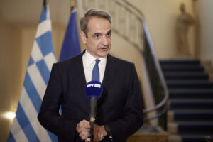 Περίεργη δήλωση Μητσοτάκη: Η Ελλάδα δεν είναι έτοιμη να στείλει στρατεύματα στην Ουκρανία