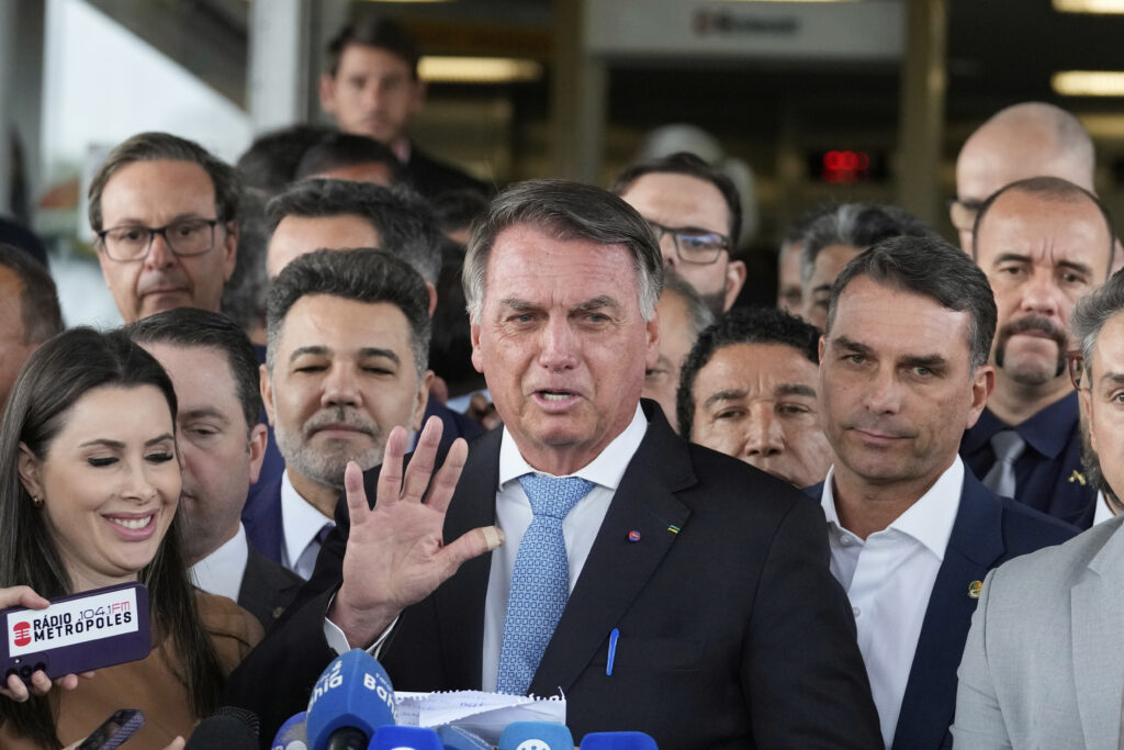 El Pais: «Ο Μπολσονάρο θα δικαστεί για απόπειρα πραξικοπήματος»