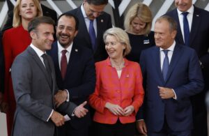Κύρτσος: «Μπλόφα» τα λεφτά της φον ντερ Λάιεν για την ευρωπαϊκή άμυνα