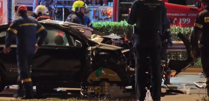 Σοβαρό τροχαίο στην Ποσειδώνος: 20χρονος χωρίς δίπλωμα έπεσε σε κολώνα – Τραυματίστηκε σοβαρά η συνοδηγός (Video)