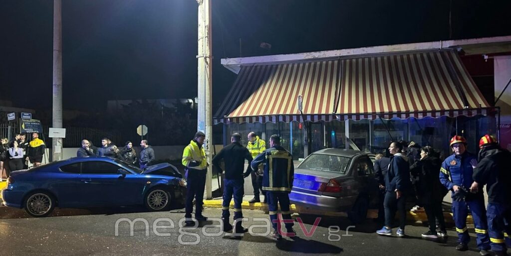 Τροχαίο στη Νέα Πέραμο – Η πυροσβεστική απεγκλώβισε έναν τραυματία (Photos)