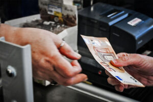 Eurostat: Στον πάτο της ΕΕ η Ελλάδα σε αγοραστική δύναμη