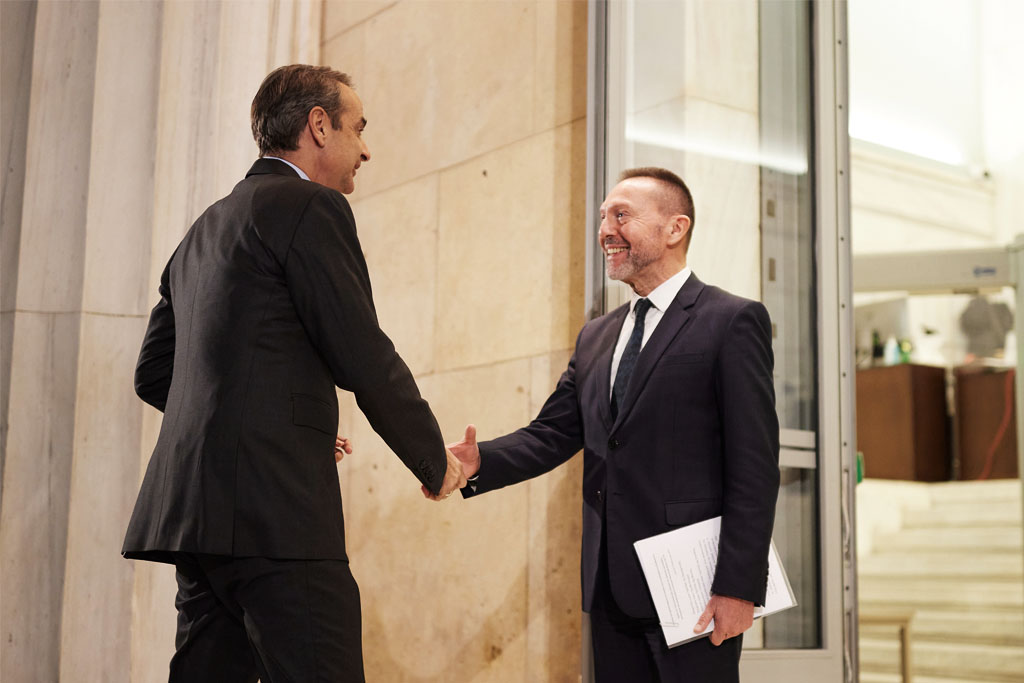 Στρώνει το χαλί ο Στουρνάρας: 13ος και 14ος μισθός θα στερήσουν χρήματα από τους φτωχούς