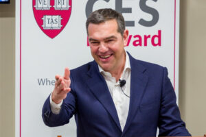 Παρέμβαση Τσίπρα από Χάρβαρντ: Νέα δημοσιονομική στρατηγική στην ΕΕ &#8211; Να δημιουργηθεί Ομοσπονδιακό Υπουργείο Οικονομικών