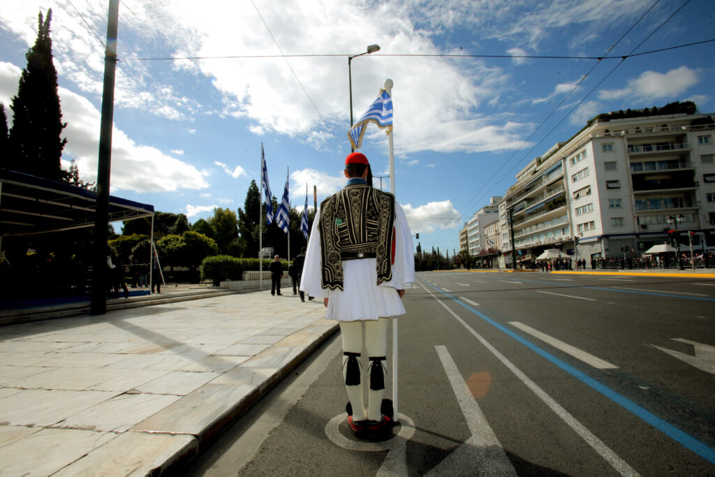 Καιρός: Αλλάζουν τα δεδομένα για την 25η Μαρτίου – Τι εκτιμούν οι μετεωρολόγοι