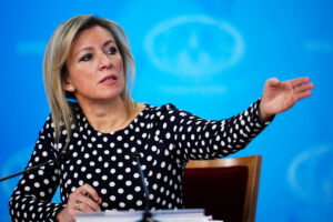 Ζαχάροβα: Τερατώδες παιχνίδι που μπορεί να οδηγήσει σε απρόβλεπτες συνέπειες