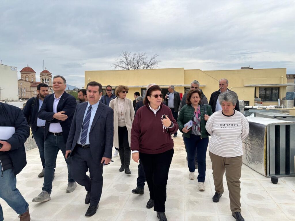 Η Λίνα Μενδώνη κατσαδιάζει αρχαιολόγους, δημάρχους και βουλευτές