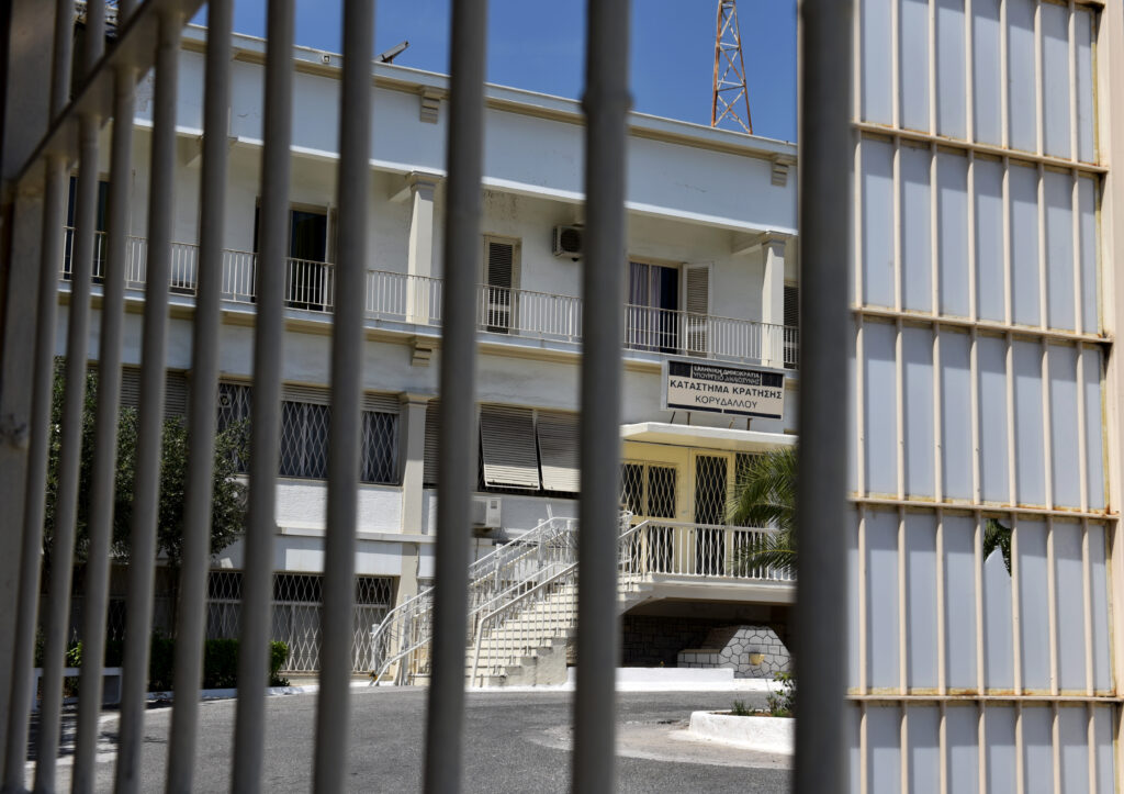 Φυλακές Κορυδαλλού: Σχεδίαζαν απόδραση με όμηρο σωφρονιστικό υπάλληλο – Βρέθηκε όπλο στο κελί