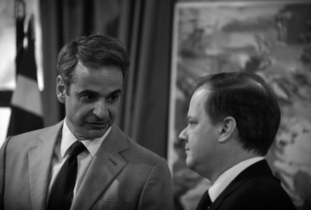 Μαξίμου για υπόθεση Καραμανλή: Οδηγός το μοντέλο Τριαντόπουλου