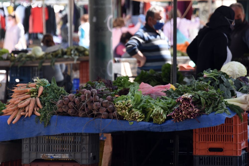 Θεσσαλονίκη: Τραυματίστηκε παιδί 2 ετών σε λαϊκή από μαχαίρι – Εκσφενδονίστηκε μαχαίρι όταν άνοιξε ομπρέλα