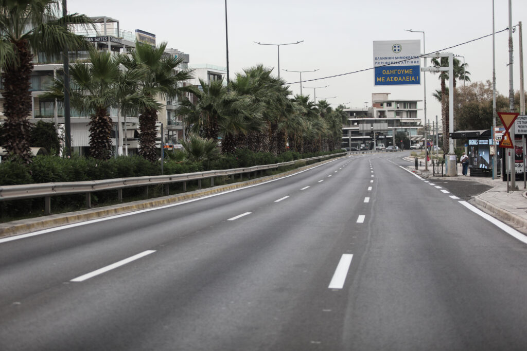 Τροχαίο στην παραλιακή – Σε κρίσιμη κατάσταση δικυκλιστής μετά από σύγκρουση με φορτηγό