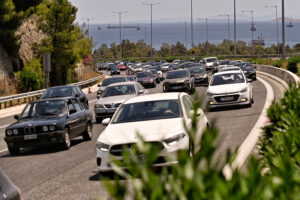 Φωτιά τώρα στη νησίδα στο 19ο χλμ της Αθηνών &#8211; Λαμίας
