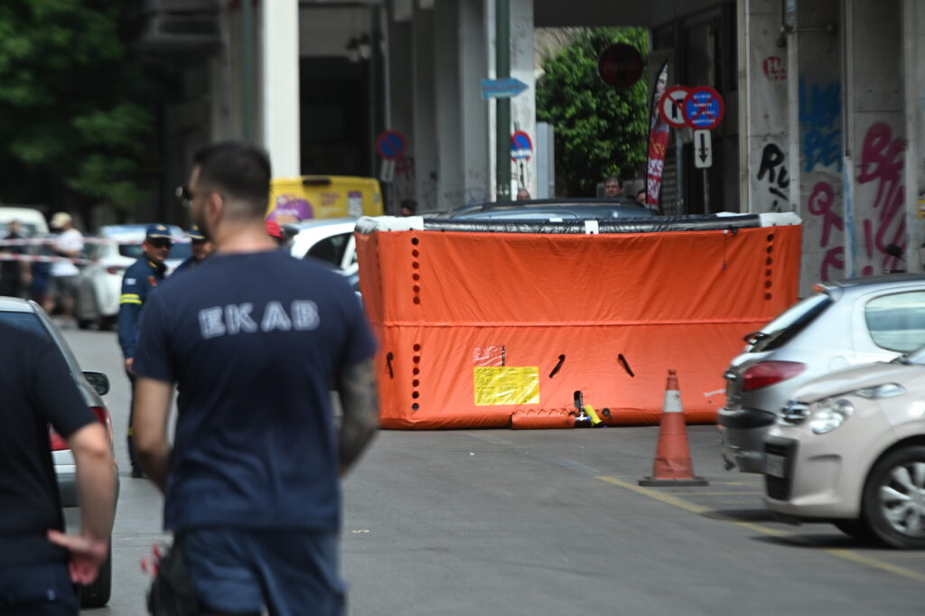 Σοκ στο κέντρο της Αθήνας – Νεκρός ο 20χρονος που έπεσε από μπαλκόνι ξενοδοχείου 