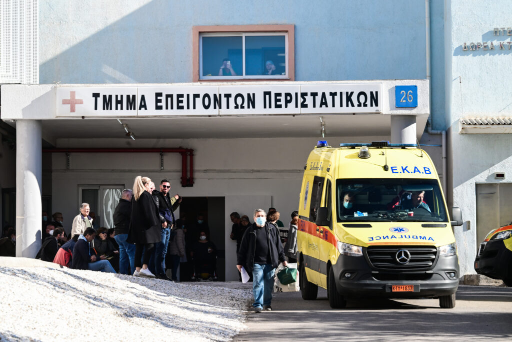 Ψηφιακό λούστρο από το Μαξίμου στο χάος του ΕΣΥ: 5+1 επικοινωνιακές παρεμβάσεις της κυβέρνησης